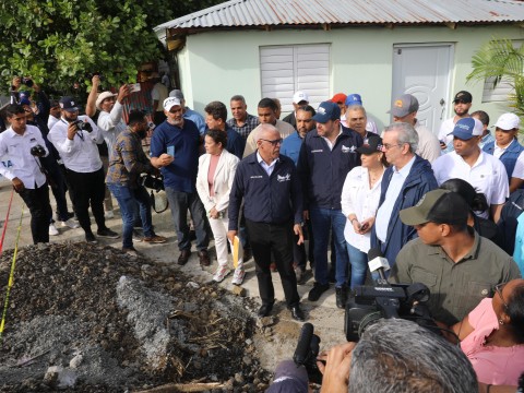 Presidente Abinader recorre zonas de desastre en provincias Duarte y San José de Ocoa