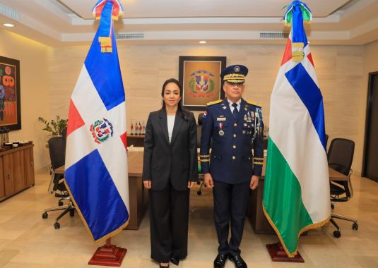 Faride Raful encabeza traspaso de mando y posesiona a Ernesto Rodríguez García como nuevo director de la Policía Nacional