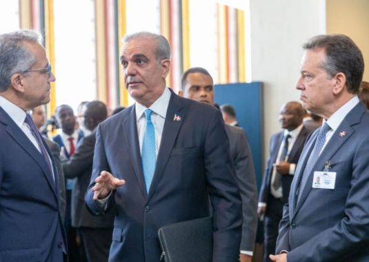 Director general de la Unesco y el presidente Luis Abinader conversaron sobre los avances de la República Dominicana reflejados en el reporte Global Education Monitoring Report 2026