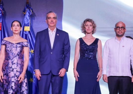 Presidente Abinader y primera dama participan en la celebración de la Fiesta Nacional de Francia