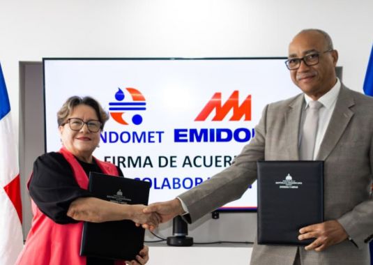  Emidom e Indomet firman acuerdo para instalar tres estaciones meteorológicas automáticas en Pedernales