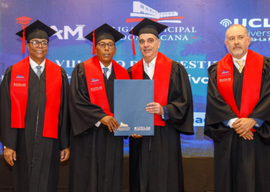Presidente Luis Abinader encabeza graduación de la octava promoción de la maestría en Derecho Administrativo y Gestión Municipal