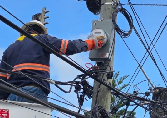 Edeeste inicia despliegue de 145,000 medidores inteligentes para modernizar servicio eléctrico