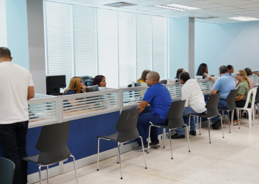 Edesur ofrece atención personalizada en sus oficinas para responder inquietudes de sus clientes
