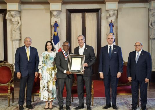 Gobierno reconoce la excelencia docente con la entrega de la Medalla al Mérito Magisterial 2026