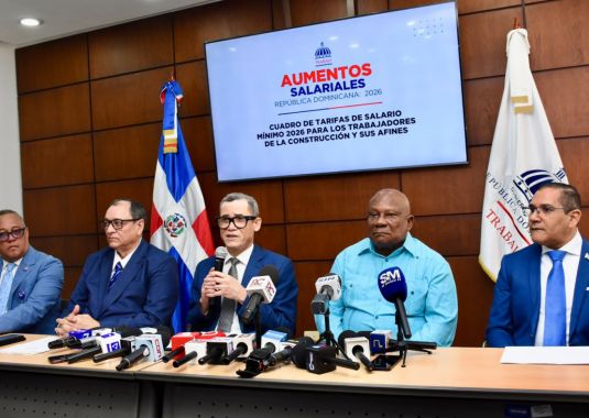 Gobierno acuerda aumento de 20 % al salario mínimo de los trabajadores de la construcción