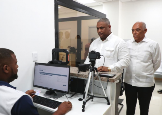  Intrant apertura en Samaná su primera oficina de licencias de conducir