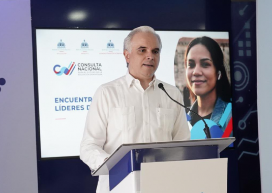 Consulta Nacional presenta a líderes de opinión la visión transformadora de la reforma educativa