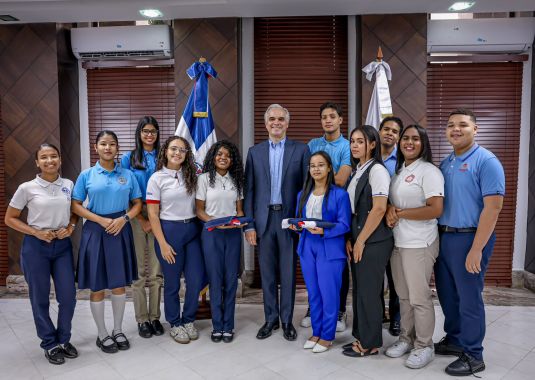 Delegación de estudiantes representará al país en Kenia y Estados Unidos en programas internacionales de liderazgo y debate