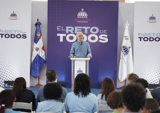 Ministro Luis Miguel De Camps inaugura escuela y techado de liceo en Las Terrenas que beneficiarán a más de mil estudiantes