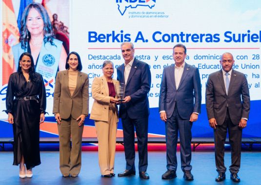 Presidente Luis Abinader reconoce a 14 dominicanos destacados en Estados Unidos mediante el Index