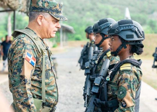 Ministerio de Defensa gradúa cadetes especializados en operaciones tácticas en áreas urbanizadas