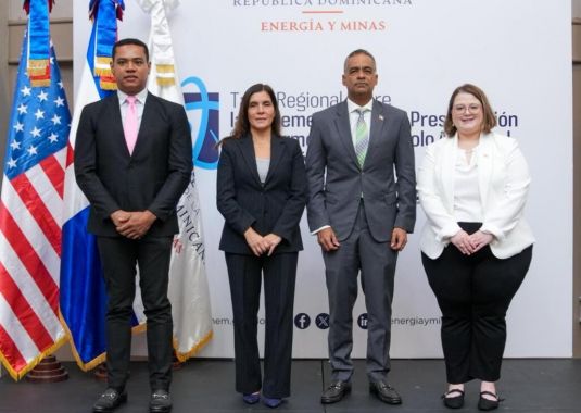 Ministro Santos destaca el interés del Gobierno en la implementación de la energía nuclear en el sistema eléctrico nacional