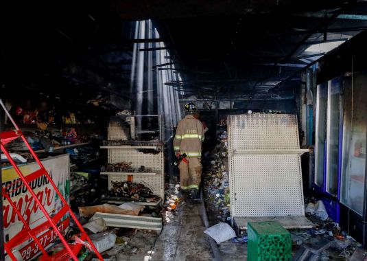 Incendio destruye surtidora de alimentos en Santiago