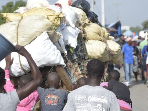 Autoridades haitianas dividen mercado binacional