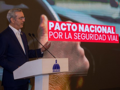 Presidente Abinader presenta Pacto Nacional por la Seguridad Vial para involucrar a los sectores representativos de la sociedad con el fin de resolver los problemas del tr&aacute;nsito