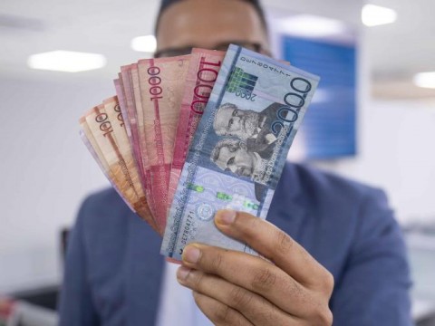 El &iacute;ndice del salario real aument&oacute; 8.2 % a junio, mientras bajaron las cifras de empleos formales