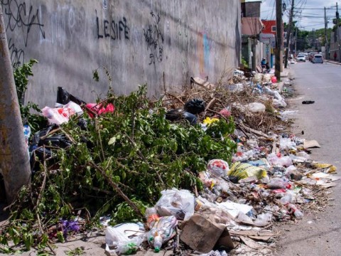 En la carretera de Villa Faro la basura es permanente