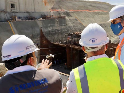Presidente Abinader supervisa presa Monte Grande; pide a contratistas decirle lo que necesitan para no detener obra