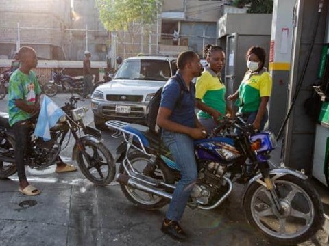El combustible vuelve a las gasolineras en Hait&iacute;, aunque a precios m&aacute;s altos