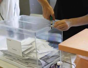 Una Espa&ntilde;a dividida deja en suspenso su futuro gobierno