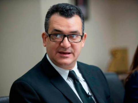 Rom&aacute;n J&aacute;quez presenta renuncia como presidente del TSE para asumir en la JCE