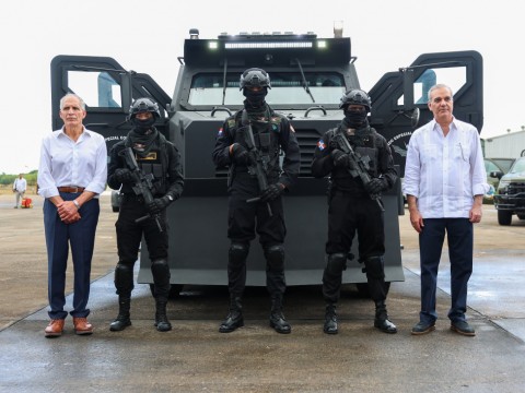  Presidente de Honduras expresa inter&eacute;s en adquirir aviones y veh&iacute;culos blindados ensamblados en Rep&uacute;blica Dominicana