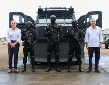  Presidente de Honduras expresa inter&eacute;s en adquirir aviones y veh&iacute;culos blindados ensamblados en Rep&uacute;blica Dominicana