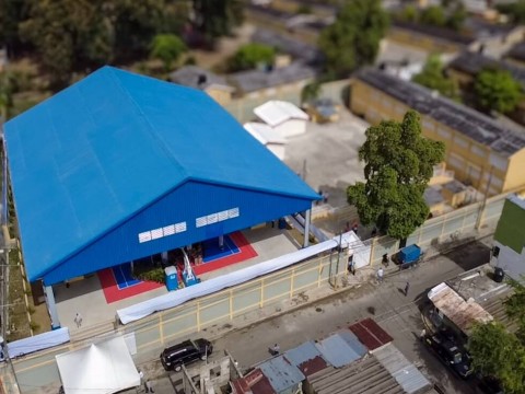 Presidente Luis Abinader inaugura techado de centro educativo en Cambita en beneficio de 700 estudiantes y toda la municipalidad