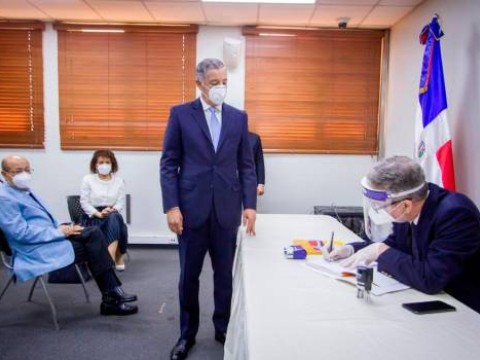PLD deposita ante JCE propuesta de programa de Gobierno