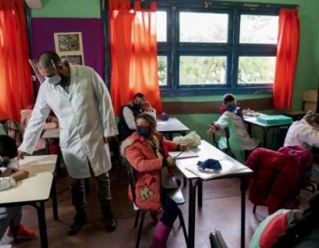 Uruguay es el primer pa&iacute;s de Am&eacute;rica Latina que vuelve a clases