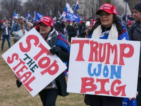 La creencia de fraude electoral en 2020 no abandona a los seguidores de Trump