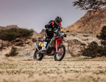 A Joan Barreda le cay&oacute; la moto encima y le dio en la cabeza