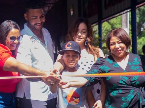 La Academia Robert Valdez inaugura centro de entrenamiento de b&eacute;isbol