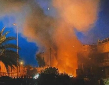 Manifestantes iraqu&iacute;es incendian la embajada sueca en Bagdad