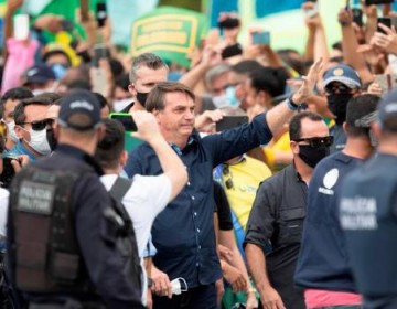 Bolsonaro se une a manifestaci&oacute;n en apoyo a su gobierno en franca violaci&oacute;n a protocolos de distanciamiento social  