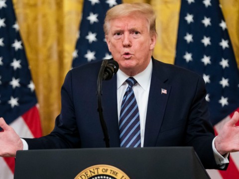 Marca de 100,000 muertes retumba en presidencia de Trump