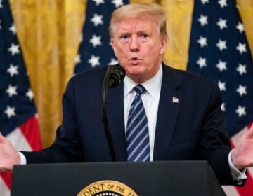 Marca de 100,000 muertes retumba en presidencia de Trump