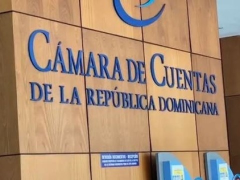 CC dice halla anomal&iacute;as compra equipos en Educaci&oacute;n