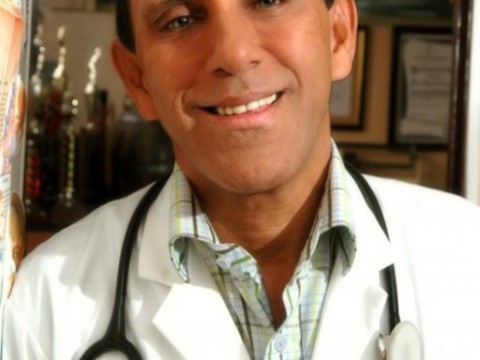 Salud del Dr. Cruz Jimini&aacute;n empeora tras dar positivo al COVID-19
