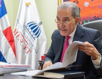 Garc&iacute;a Ferm&iacute;n defiende el proyecto de revisi&oacute;n de la normativa sobre docentes de excelencia