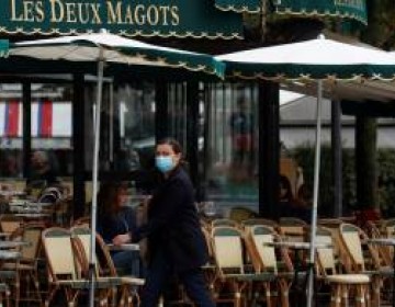 Rebrote de contagios en Francia obliga autoridades a cerrar nuevamente los bares