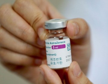 Gobierno busca negociar que AstraZeneca le d&eacute; f&aacute;rmacos por vacuna