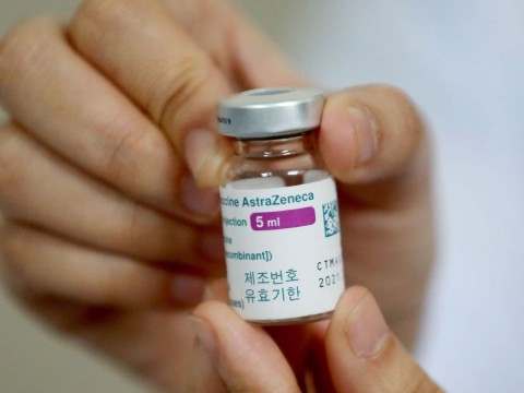 Gobierno busca negociar que AstraZeneca le d&eacute; f&aacute;rmacos por vacuna