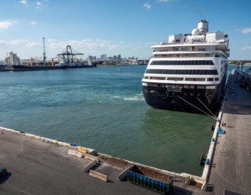 Desembarcan a mexicanos del crucero con contagiados de Florida