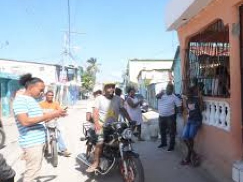 Los ciudadanos ignoran el distanciamiento social y retornan su vida cotidiana 