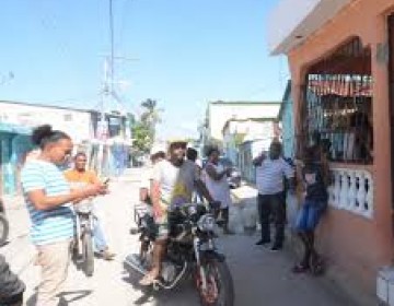 Los ciudadanos ignoran el distanciamiento social y retornan su vida cotidiana 