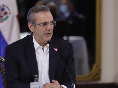 El presidente Abinader motiva la tercera dosis de la vacuna "por ser un arma letal contra el virus"