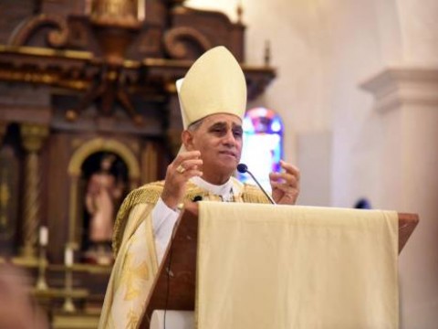 Arzobispo de Santiago pide ser solidarios con los que menos tienen durante pandemia
