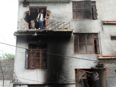 Violencia en Cachemira: familias abandonan sus hogares por fuego cruzado entre India y Pakist&aacute;n